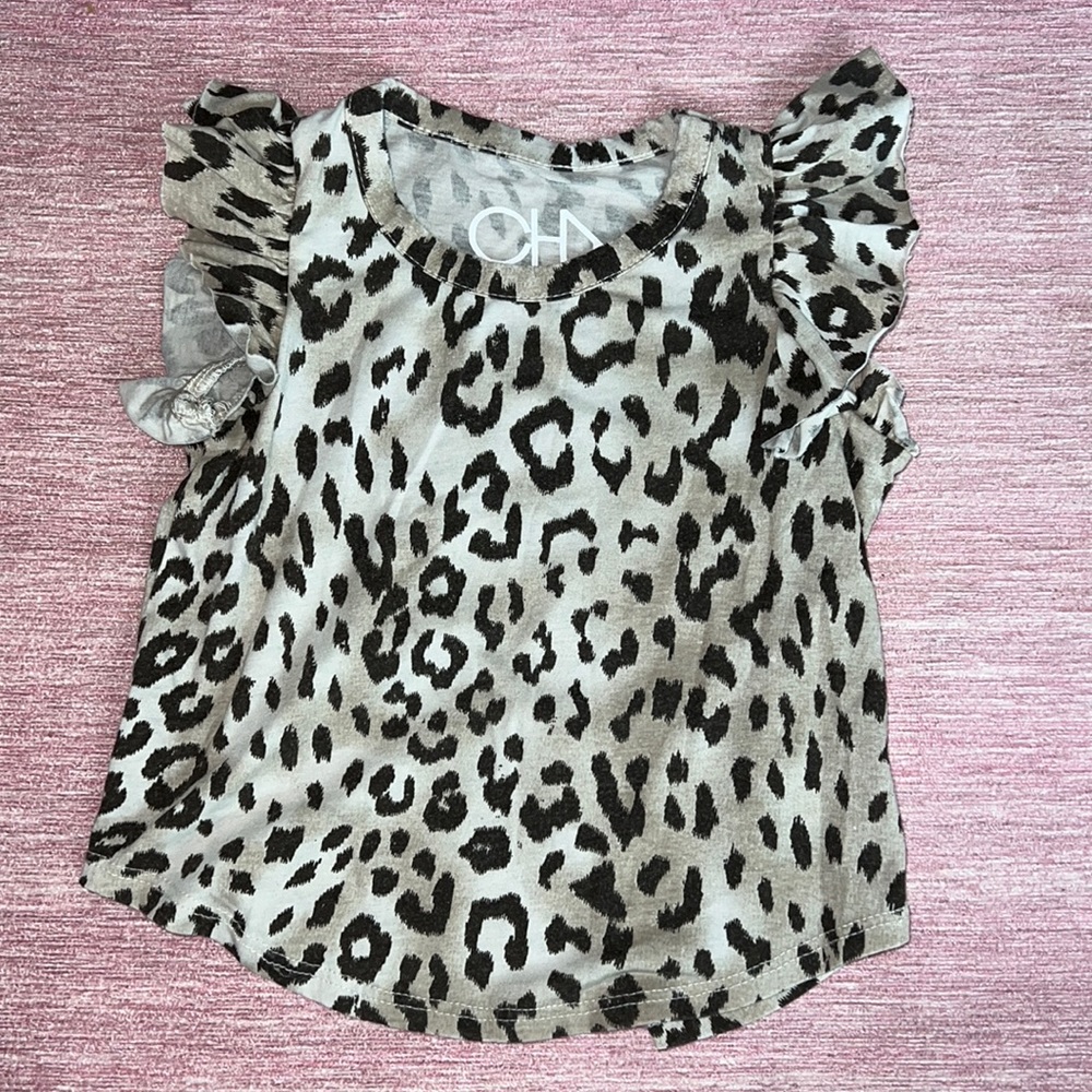 Chaser flutter sleeve leopard tee